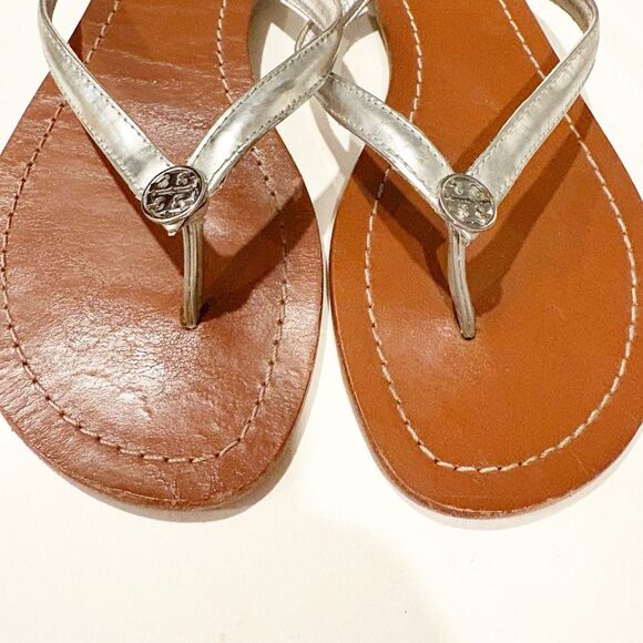 Tory Burch Terra Leather Flip Flop Silver Size 7.5 Vacation Travel - Picture 2 of 7